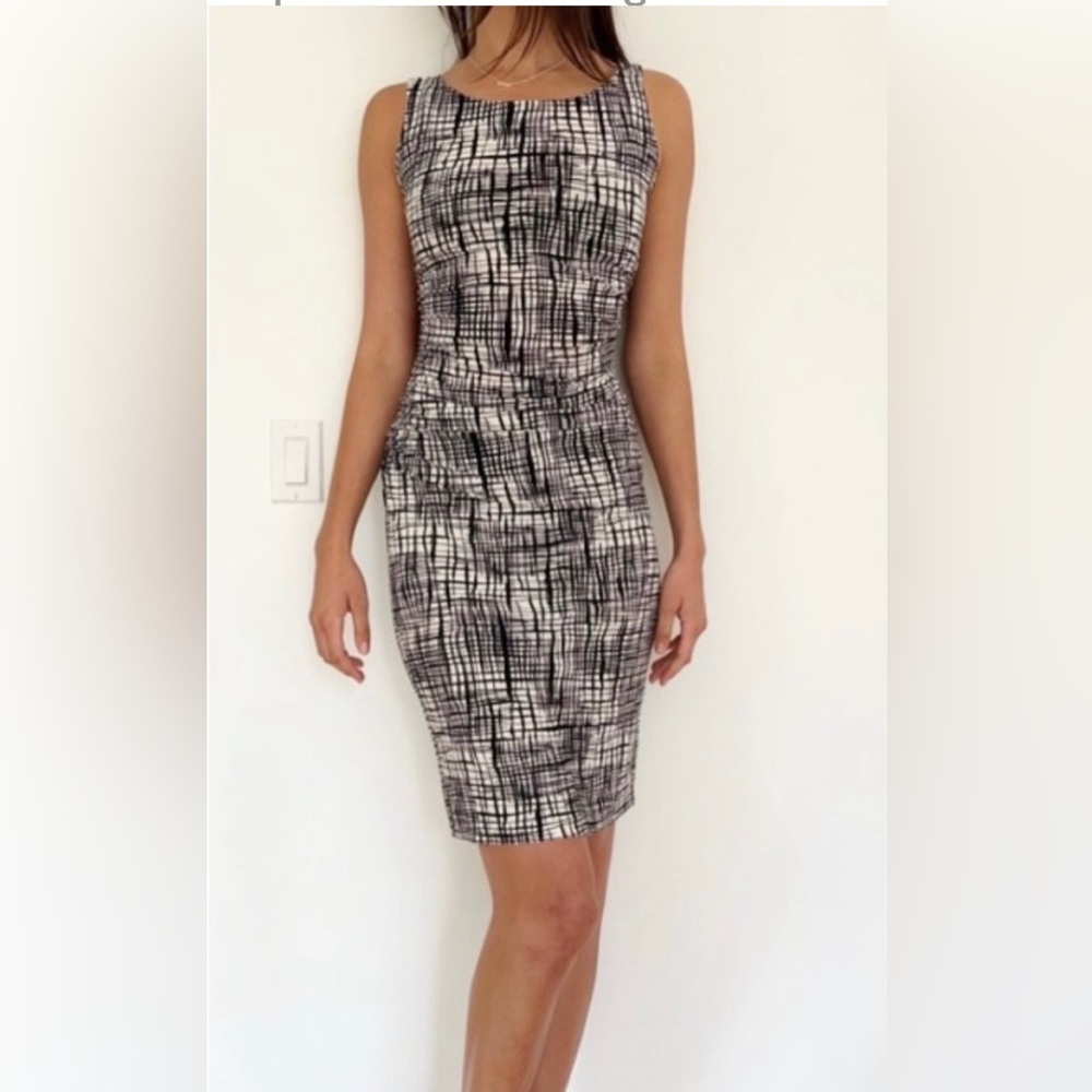 Norma Kamali Black/White Pattern Designer Dress with Stretch/ Rushing 
Comfort